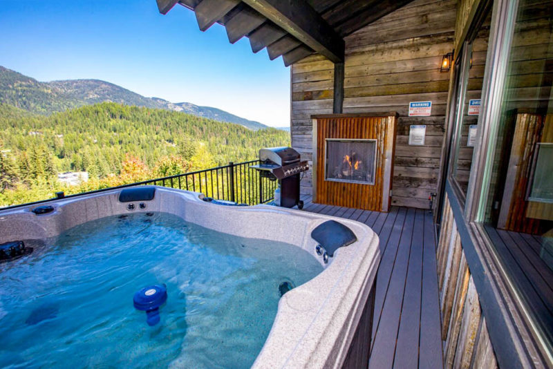 Glacier National Park Airbnbs & Vacation Homes: Spacious Lodge
