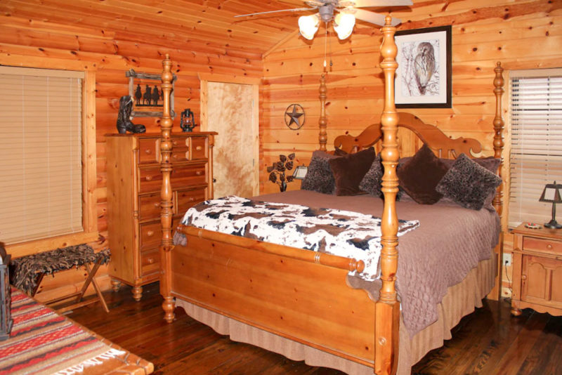 Unique Airbnbs in Branson, Missouri: Wild Rose Luxury Cabin