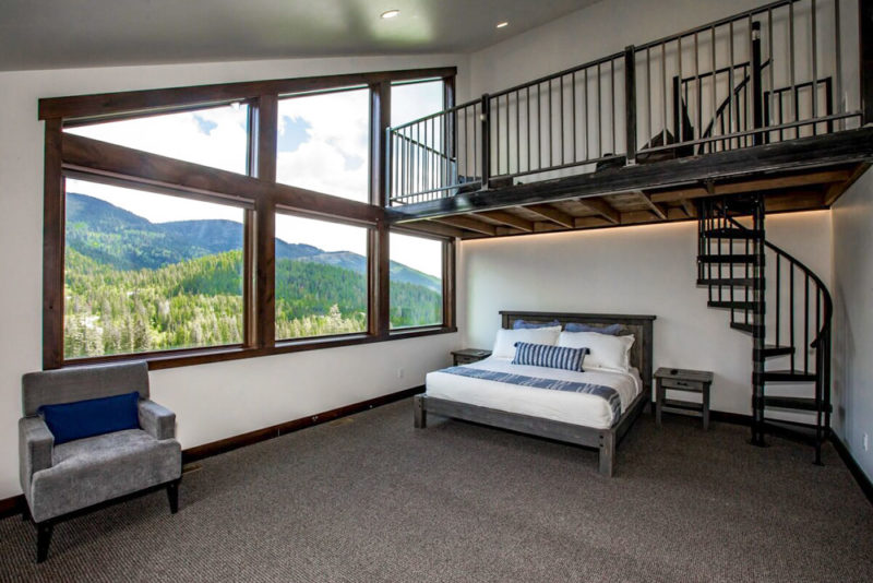Unique Airbnbs Near Glacier National Park: Spacious Lodge