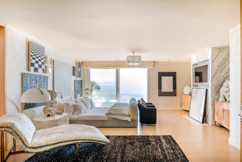 Airbnbs in Malibu, California Vacation Homes: Artistic Luxury Retreat