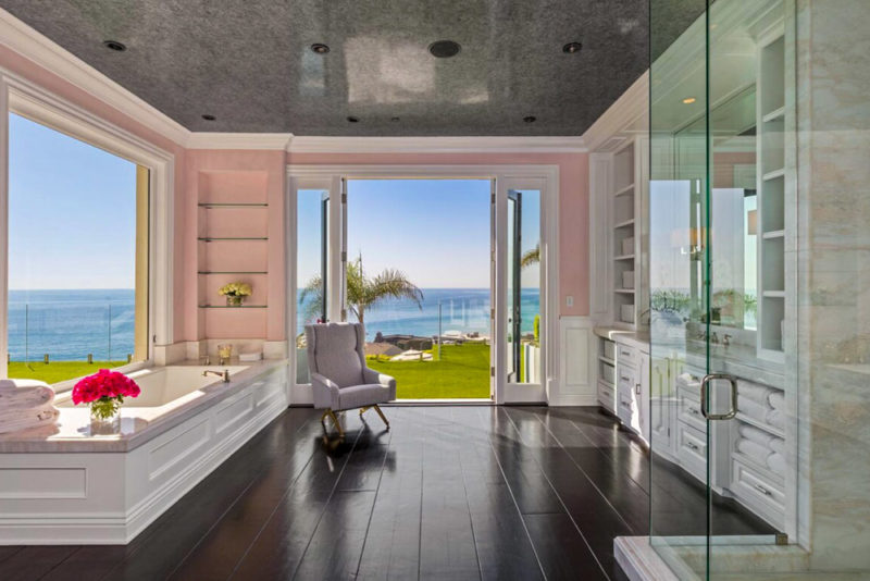 Airbnbs in Malibu, California Vacation Homes: Oceanfront Estate