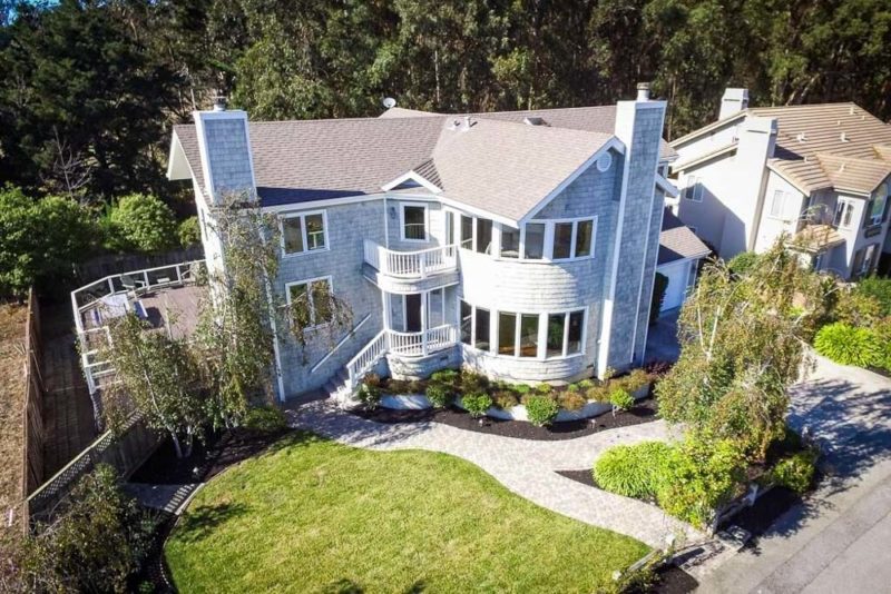 Best Airbnbs in Half Moon Bay, California: Modern Mansion