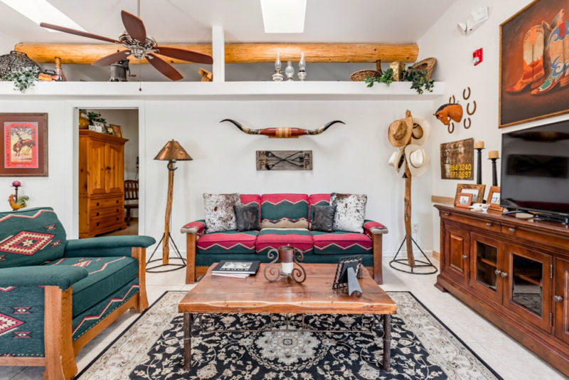 Best Airbnbs in Phoenix, Arizona: Cowboy Bunkhouse