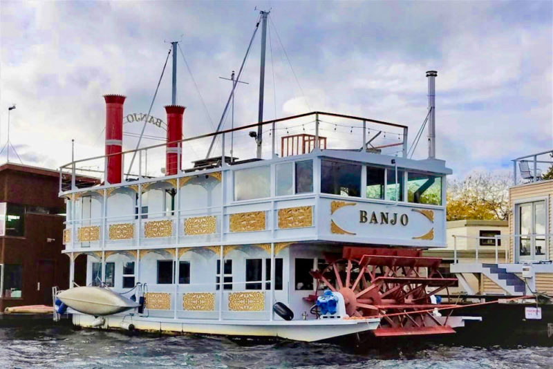 Best Airbnbs in Seattle, Washington: Banjo Boat House