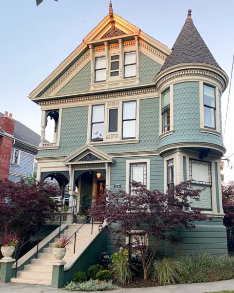 Best Airbnbs in Oakland, California: Victorian House in Alameda