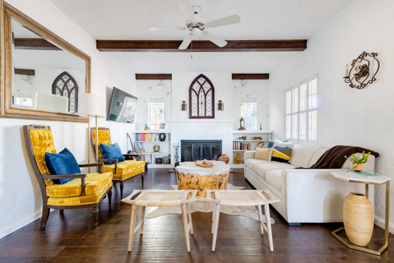 Best Phoenix Airbnbs & Vacation Rentals : Quirky Art House