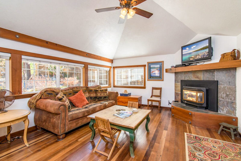 Cool South Lake Tahoe Airbnbs & Vacatoin Rentals: Charming Cottage