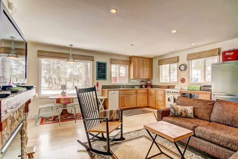 12 Stunning Airbnbs In South Lake Tahoe, Round Table South Lake Tahoe Ca