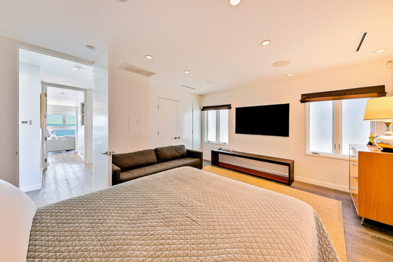 Malibu Airbnbs & Vacation Homes: Luxury Beach House