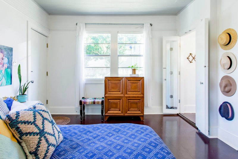 New Orleans Airbnbs & Vacation Homes: Artsy Home