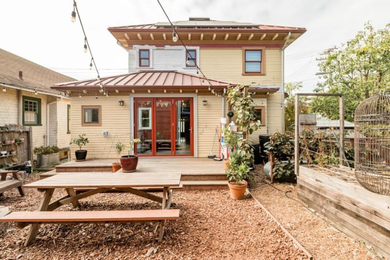 Oakland Airbnb Vacation Home: Finca 57 Carriage House