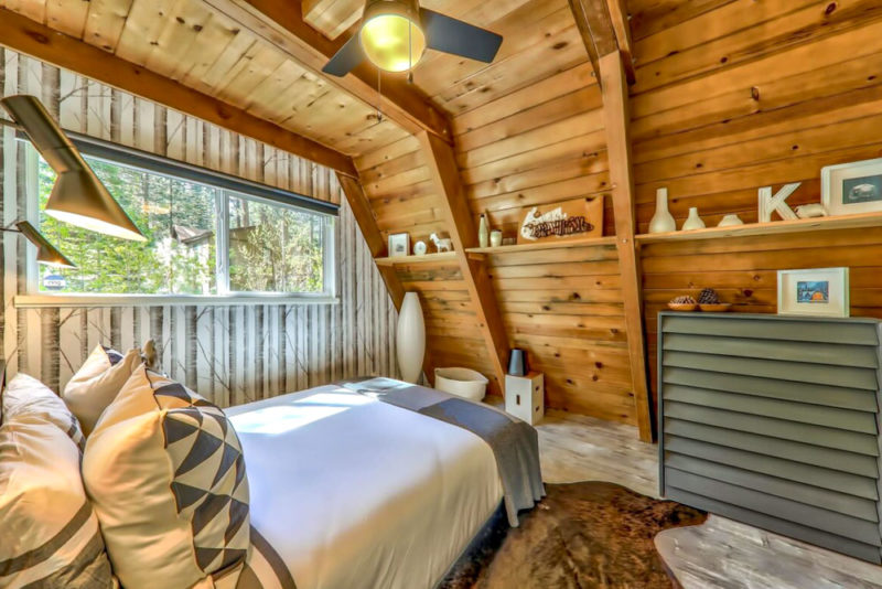 South Lake Tahoe, Airbnbs & Vacation Homes: Adorable Cabin