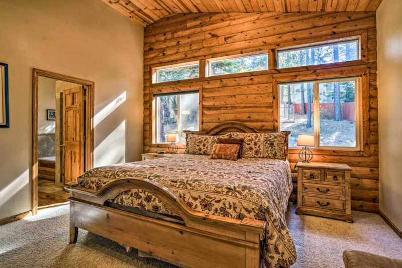 South Lake Tahoe, Airbnbs & Vacation Homes: Log Cabin With Pool