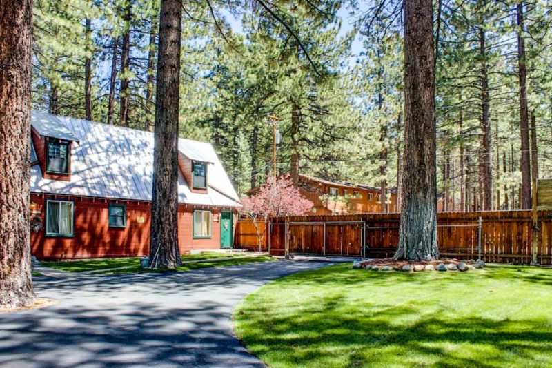 South Lake Tahoe, Airbnbs & Vacation Homes: Pet-Friendly Cabin