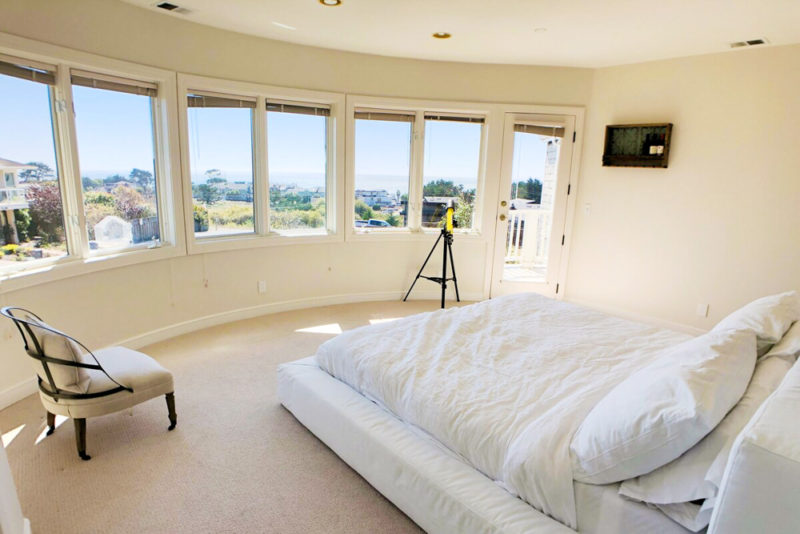 Unique Airbnbs in Half Moon Bay, California: Modern Mansion