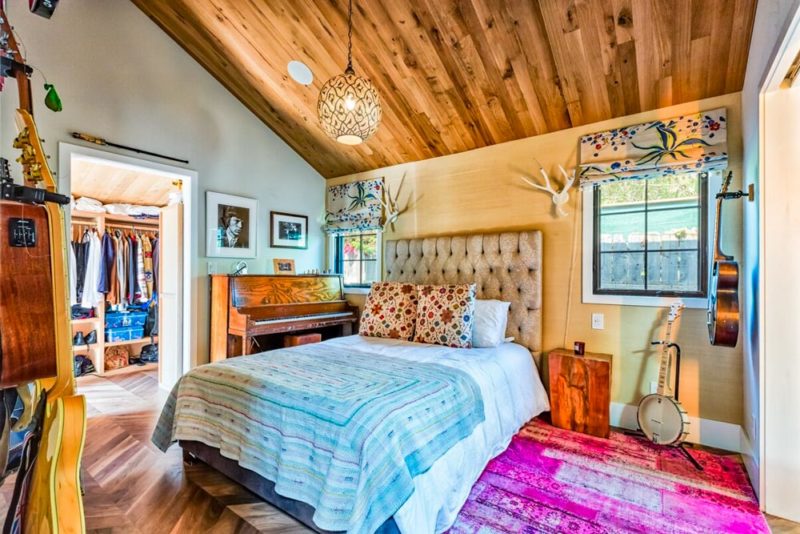 Unique Airbnbs in Venice Beach, California: Artsy Cottage