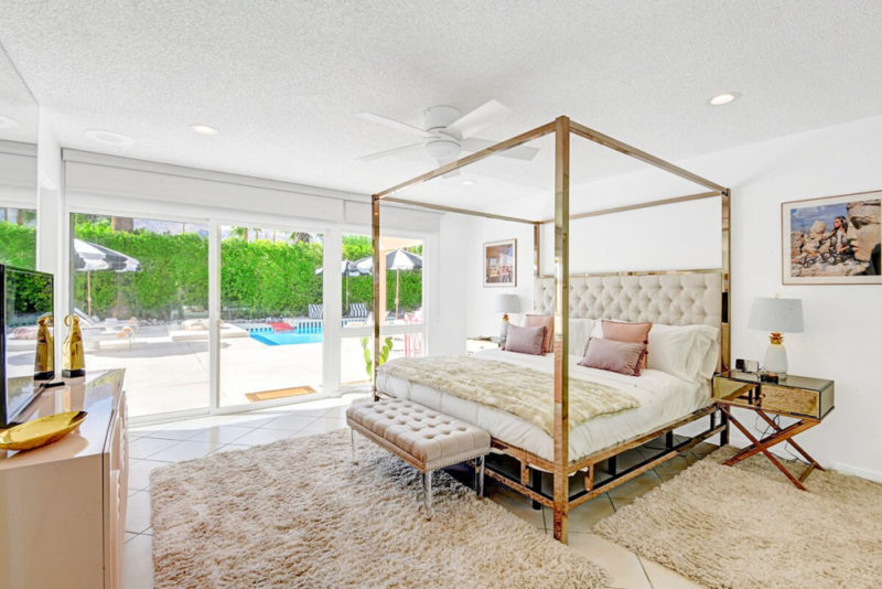 Airbnb Palm Springs, California Vacation Homes: Mod Mirror Villa with Pool