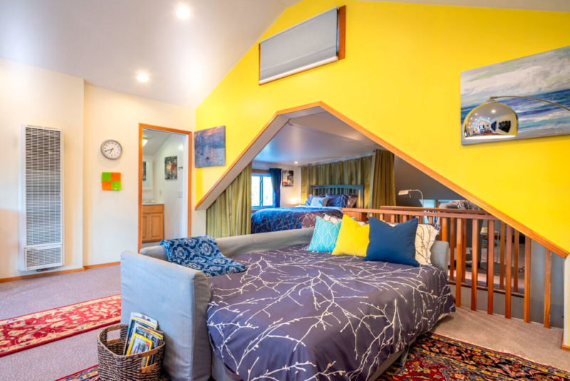 Airbnbs in Berkeley, California Vacation Homes: Colorful Apartment