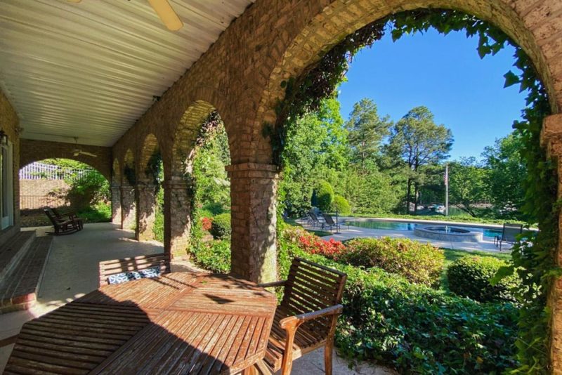 Airbnbs in Charlotte, North Carolina Vacation Homes: Shorewave Cove Villa