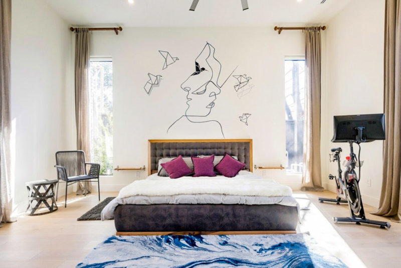 Airbnbs in Dallas, Texas Vacation Homes: Artsy Villa with Pool