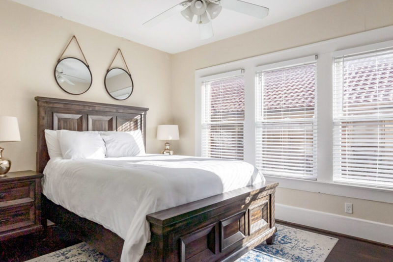Airbnbs in Dallas, Texas Vacation Homes: Bishop Arts Apartment