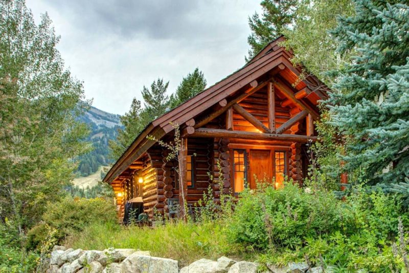 Airbnbs in Jackson Hole, Wyoming Vacation Homes: Moosehead Cabin