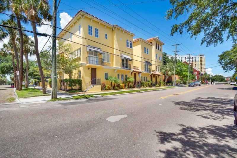 Airbnbs in Tampa, Florida Vacation Homes: Luxury Townhouse