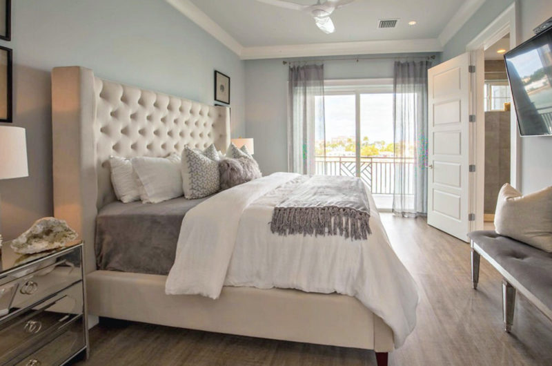 Airbnbs in Tampa, Florida Vacation Homes: Waterfront Beach House
