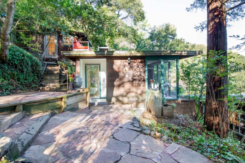 Berkeley Airbnbs and Vacation Homes: Cabin in the Woods