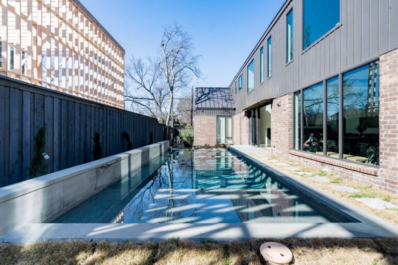Best Airbnbs in Dallas, Texas: Artsy Villa With Pool