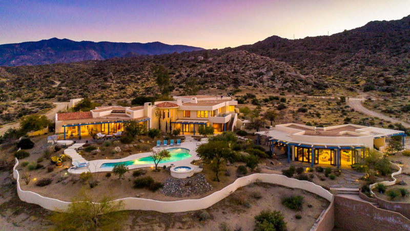 Best Airbnbs in Palm Desert, California: Desert Hills Estate