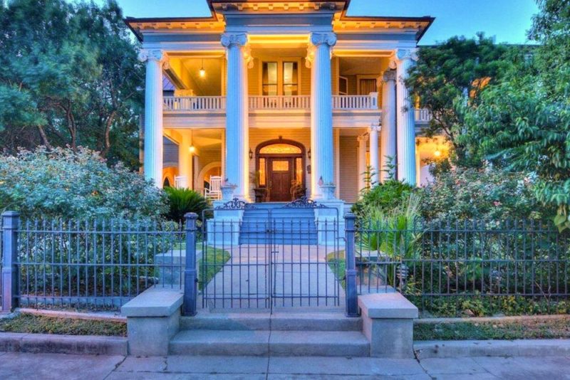 Best San Antonio Airbnbs & Vacation Rentals: Historic French Mansion with Pool