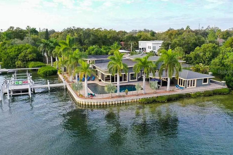 Best Tampa Airbnbs & Vacation Rentals: Waterfront Mansion