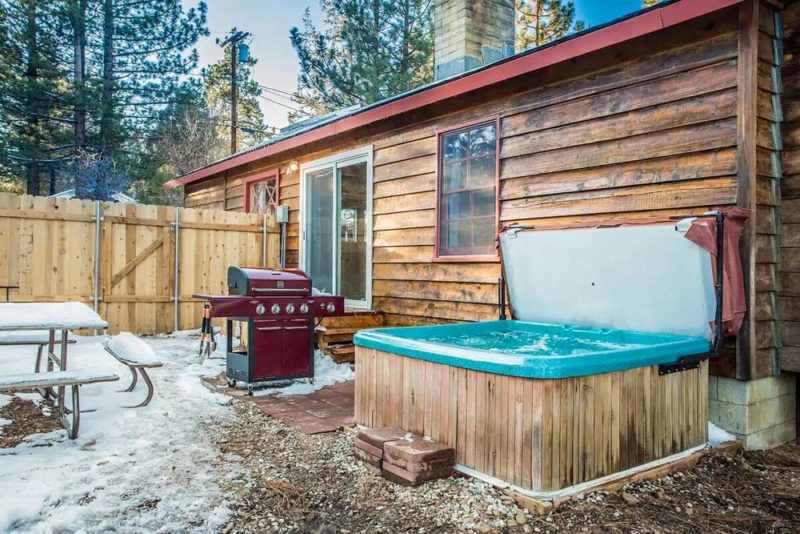 Big Bear Airbnb Vacation Rentals: Cozy Cabin