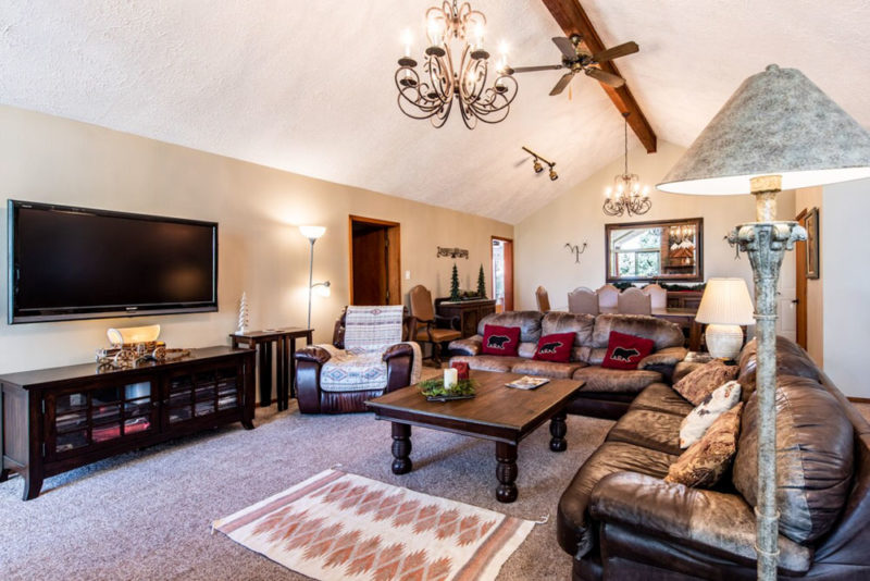Cool Taos Airbnbs & Vacation Rentals: Aspen Knoll Lodge