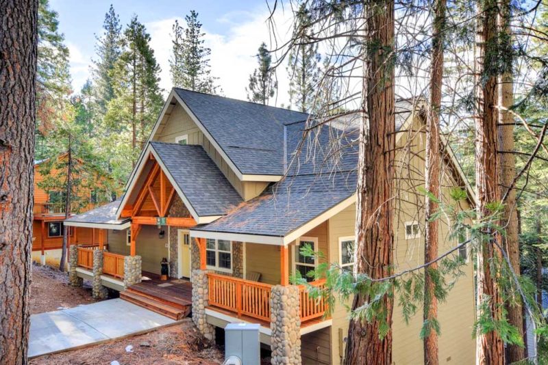 Cool Yosemite Airbnbs and Vacation Rentals: River Rock Retreat
