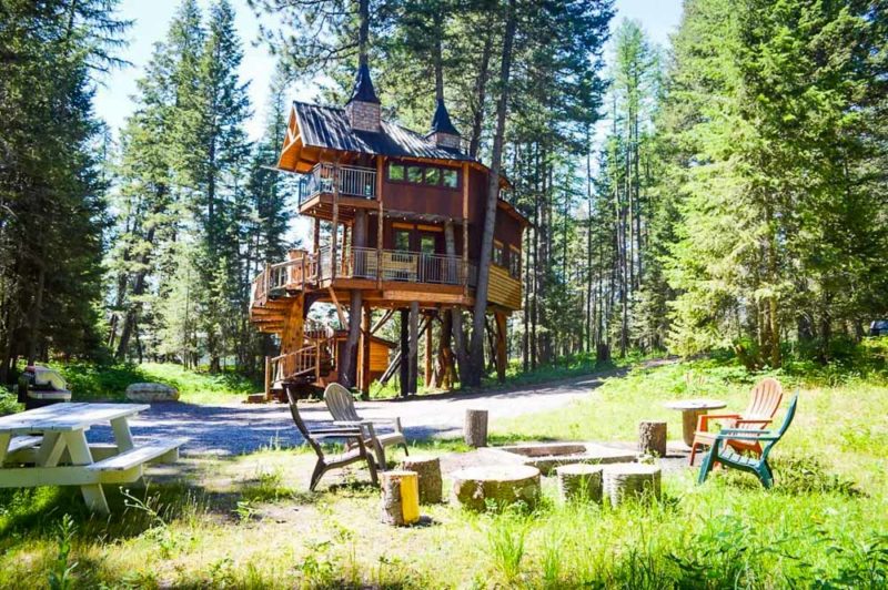 Coolest Airbnbs in Whitefish, Montana: Meadowlark Treehouse