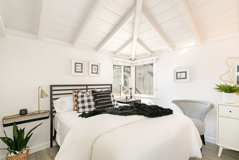 Coolest Airbnbs in Newport Beach, California: Waterfront Apartment on Balboa Island