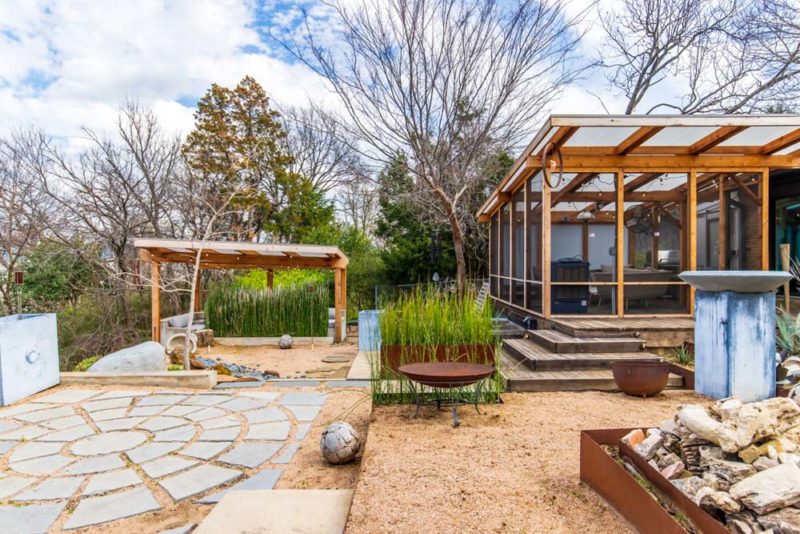 Dallas Airbnbs and Vacation Homes: Grandview Tiny Home