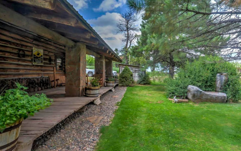Flagstaff Airbnbs and Vacation Homes: Custom Log House on Ranch