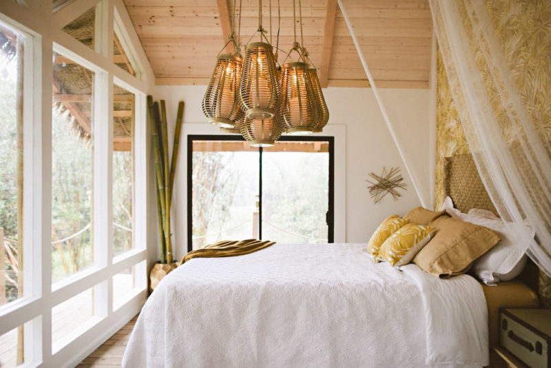 Travel Valentine's Day Gifts: Airbnb Treehouse