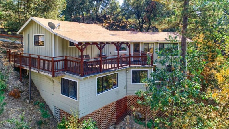 Unique Airbnbs in Yosemite National Park: Water Fall House