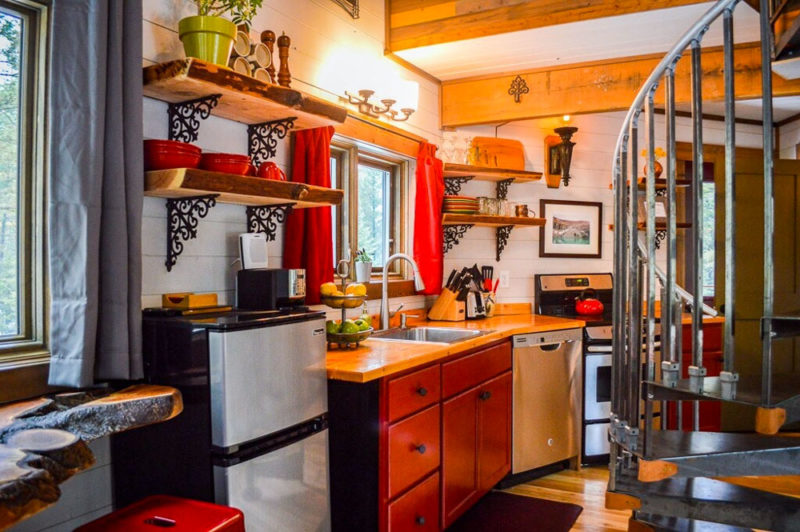 Whitefish Airbnbs and Vacation Homes: Meadowlark Treehouse