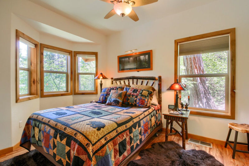 Yosemite Airbnbs and Vacation Homes: Copper Bear Lodge