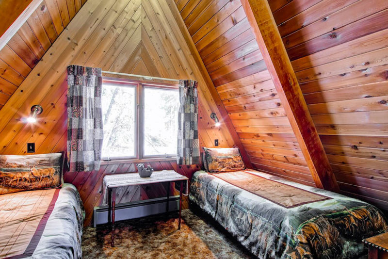 Yosemite Airbnbs and Vacation Homes: StoneOaks Tri-Level Cabin