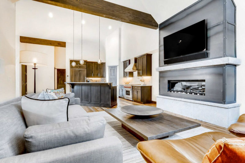 Airbnbs in Breckenridge, Colorado Vacation Homes: Restoration on the River Chalet
