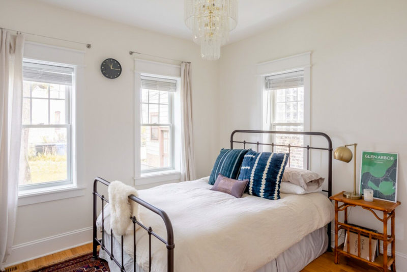 Airbnbs in Chicago, Illinois Vacation Homes: Historic Edgewater Glen Suite