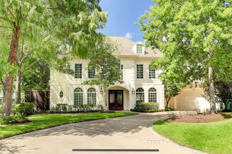 Airbnbs in Houston, Texas Vacation Homes: Luxury Estate with Pool