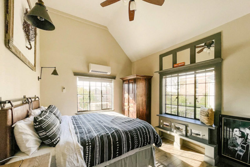 Airbnbs in Knoxville, Tennessee Vacation Homes: Swanky Downtown Loft