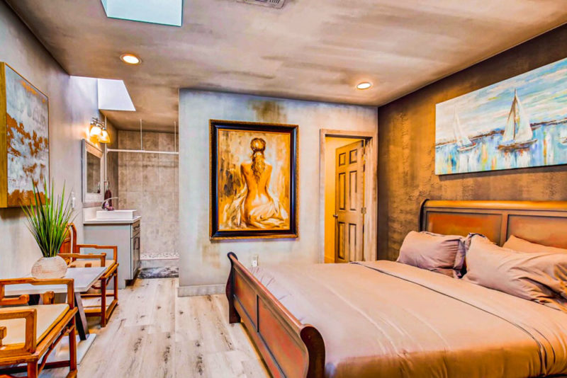 Airbnbs in Las Vegas, Nevada Vacation Homes: Mansion with Pool